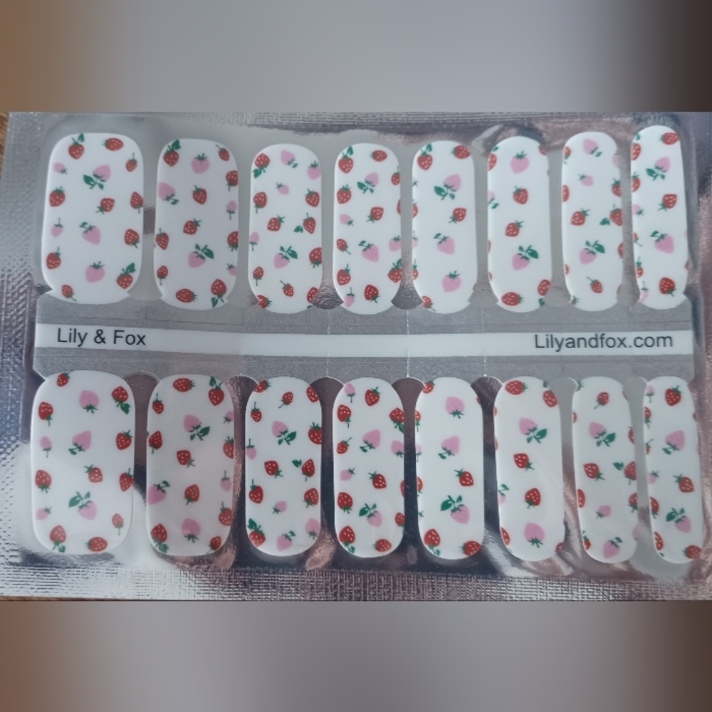 Lily & Fox nail wraps- strawberries